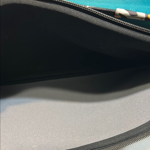 Vera Bradley Black and Red Crossbody Laptop Bag with Floral Design - Picture 8 of 8